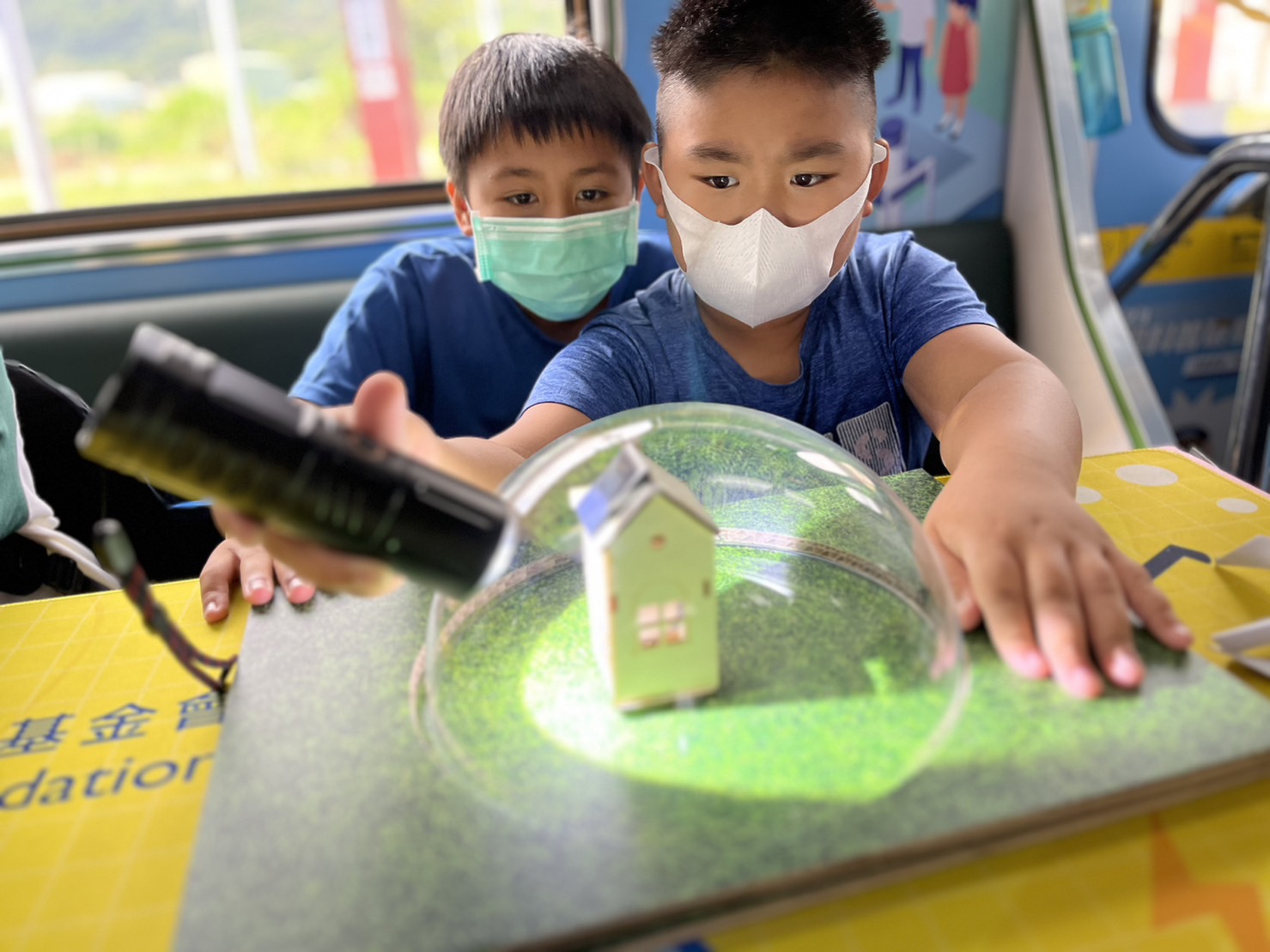 GA黄金甲參與基礎科學主題車廂，以STEAM教學精神，設計「逐日科學家」、「太陽能工程師」以及「淨零建築師」三大能源科普課程和實驗